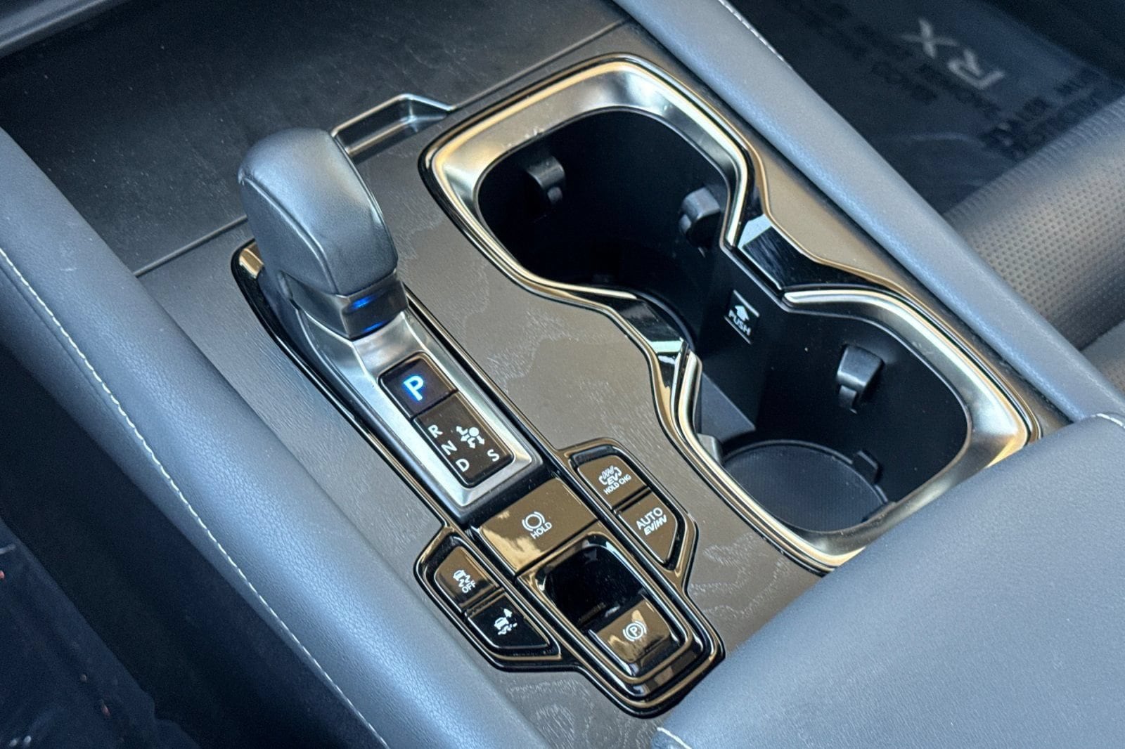2024 Lexus RX PHEV 450h+ - Photo 22