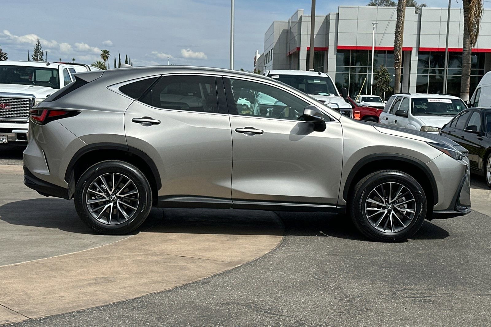 2024 LEXUS NX NX 250 photo 2