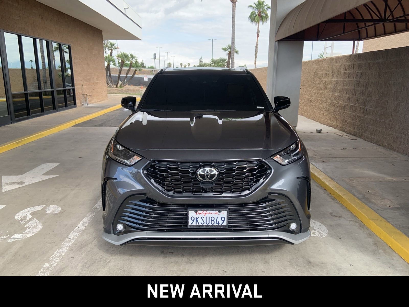 2024 Toyota Highlander LE photo 2