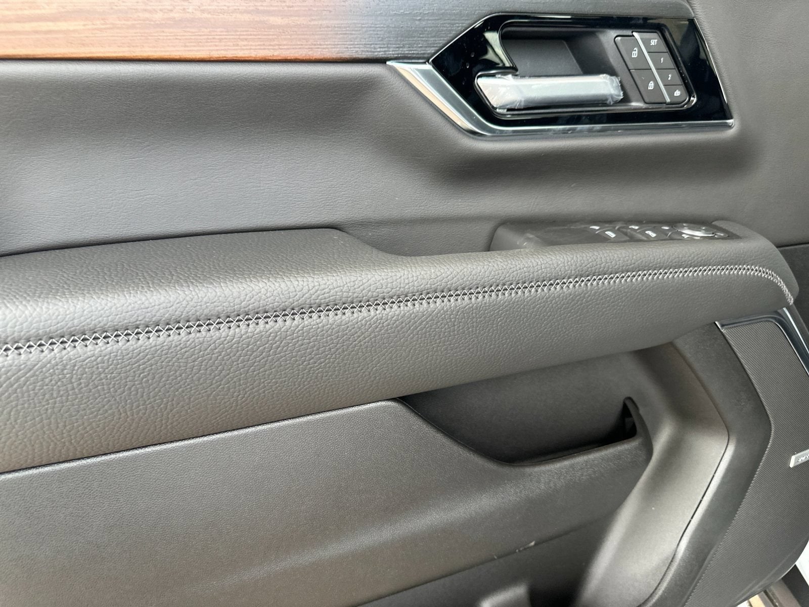 2026 GMC Yukon XL Denali - Photo 10