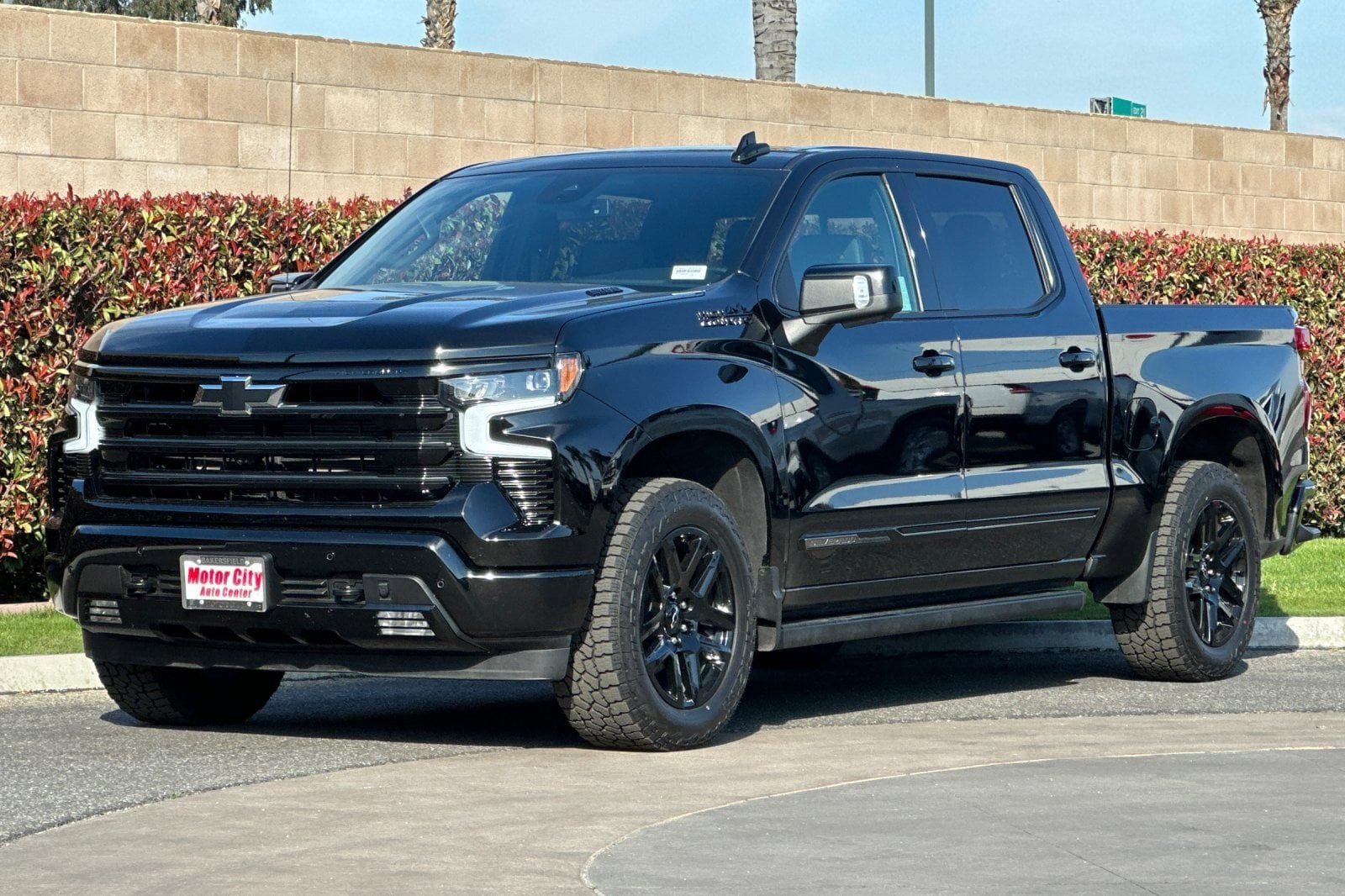 2025 Chevrolet Silverado 1500 High Country photo 3