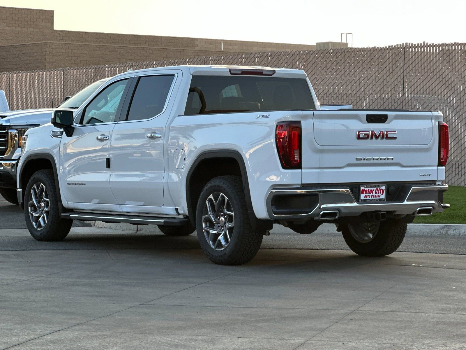 2026 GMC Sierra 1500 SLT photo 4