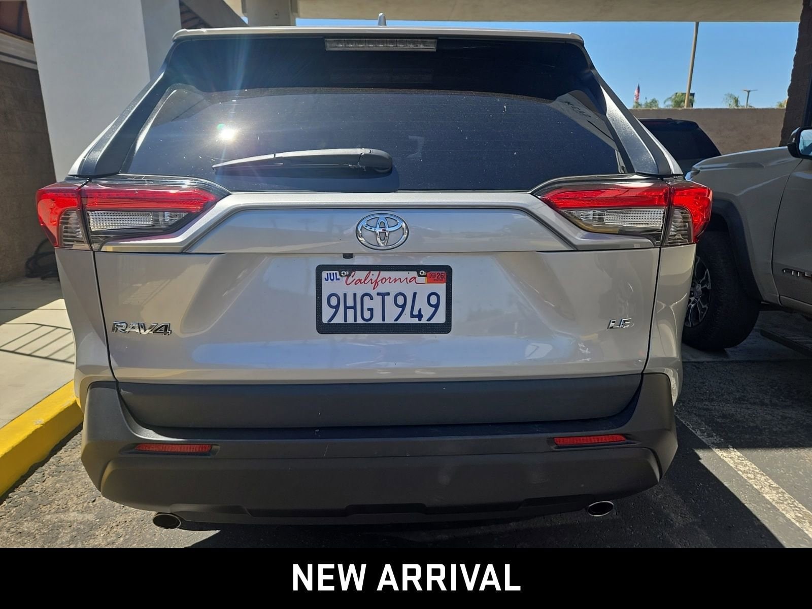 2023 Toyota RAV4 LE photo 5