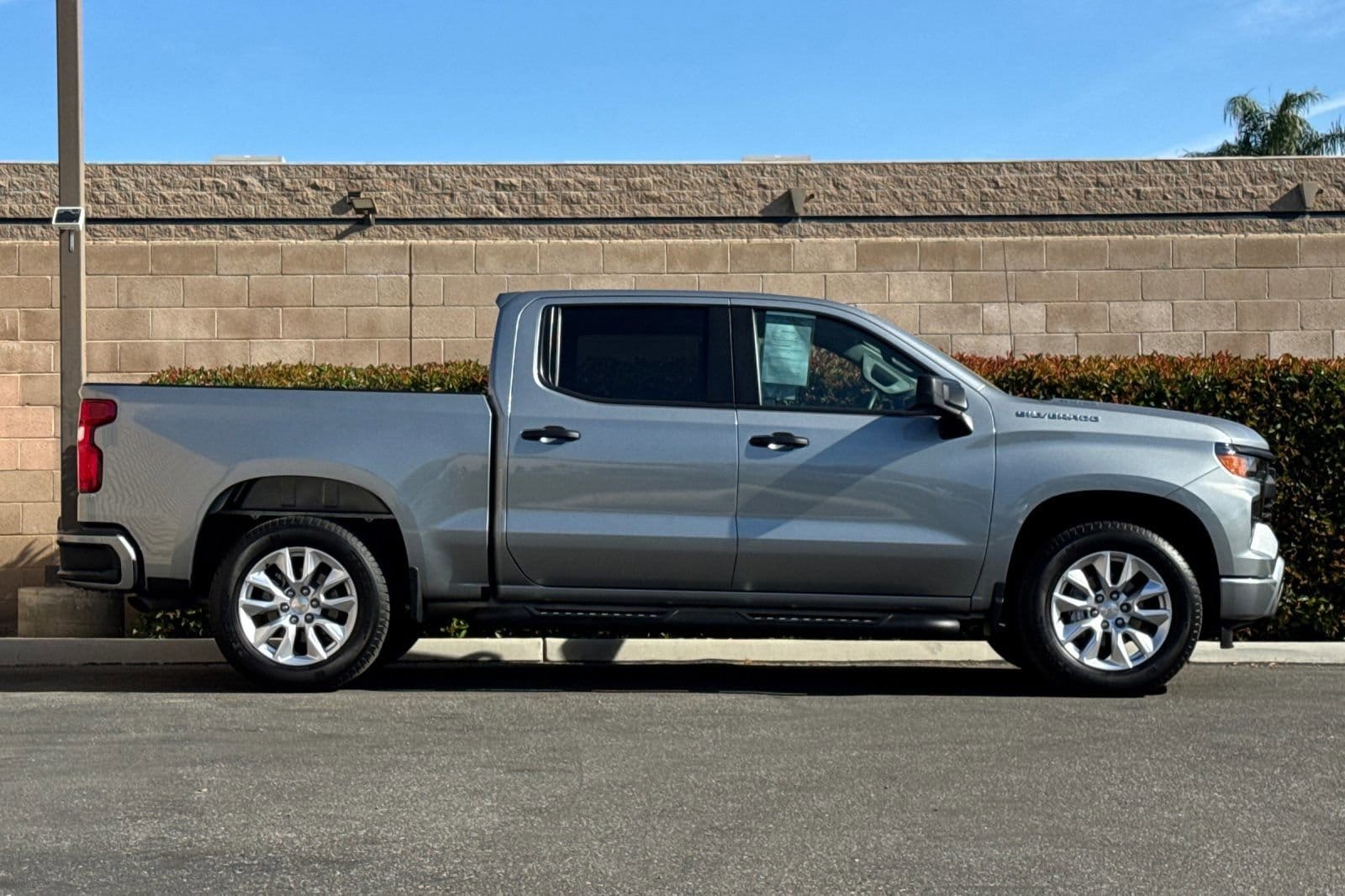 2025 Chevrolet Silverado 1500 Custom photo 2