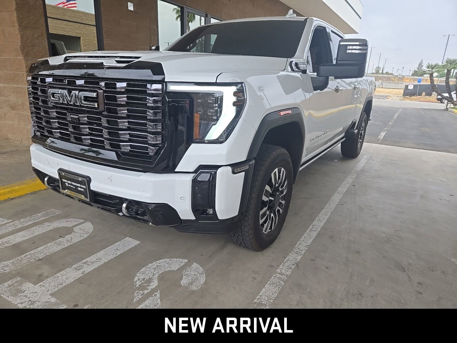 2025 GMC Sierra 2500 HD Denali Ultimate photo 2