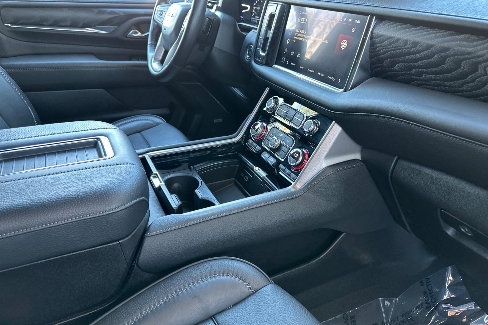 2024 GMC Yukon Denali - Photo 18