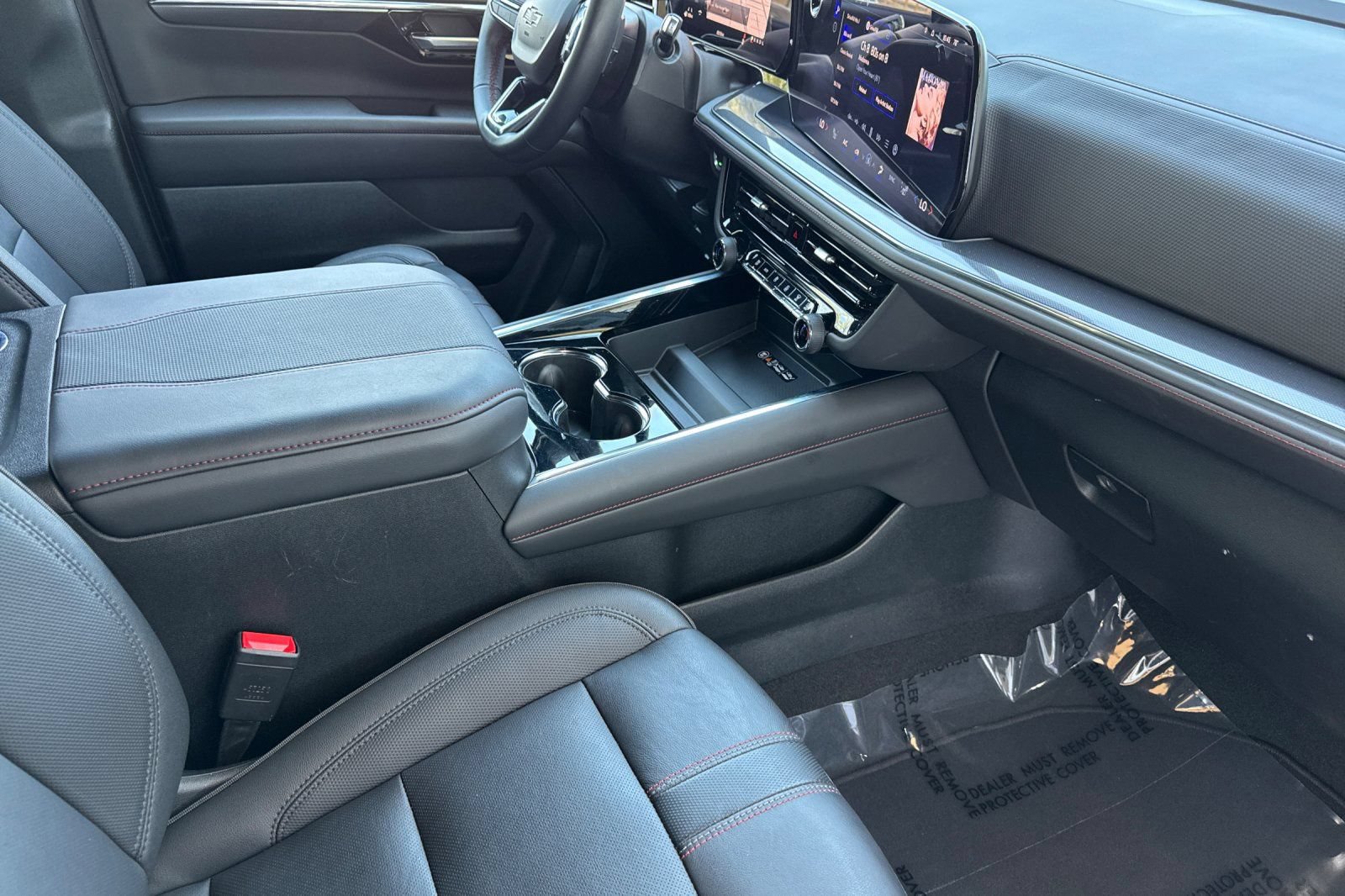 2026 Chevrolet Suburban RST - Photo 18
