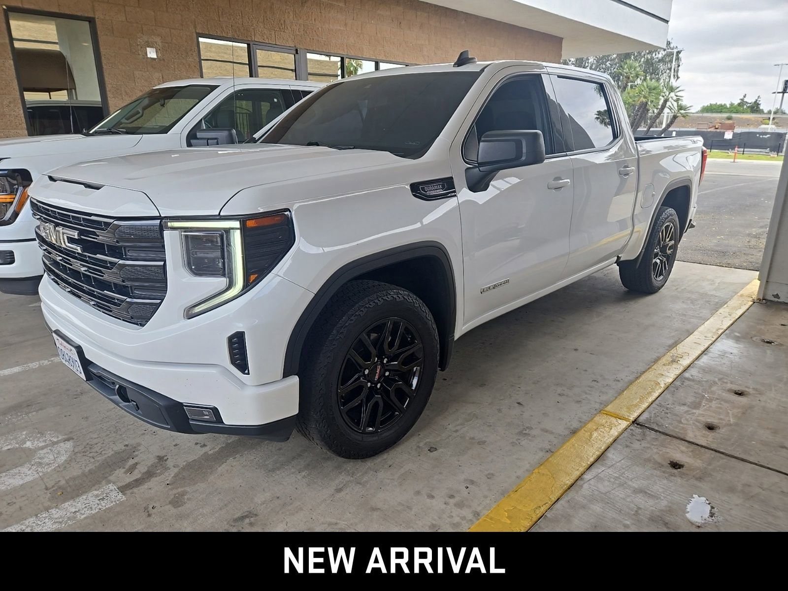 2023 GMC Sierra 4WD Crew Cab Short Box Elevation's photo