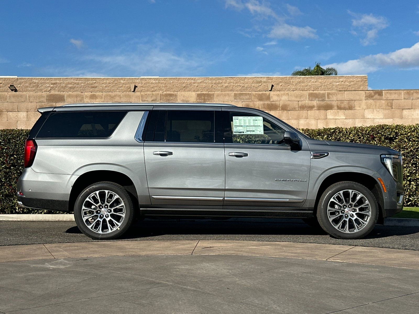 2026 Gmc Yukon XL Denali photo 3