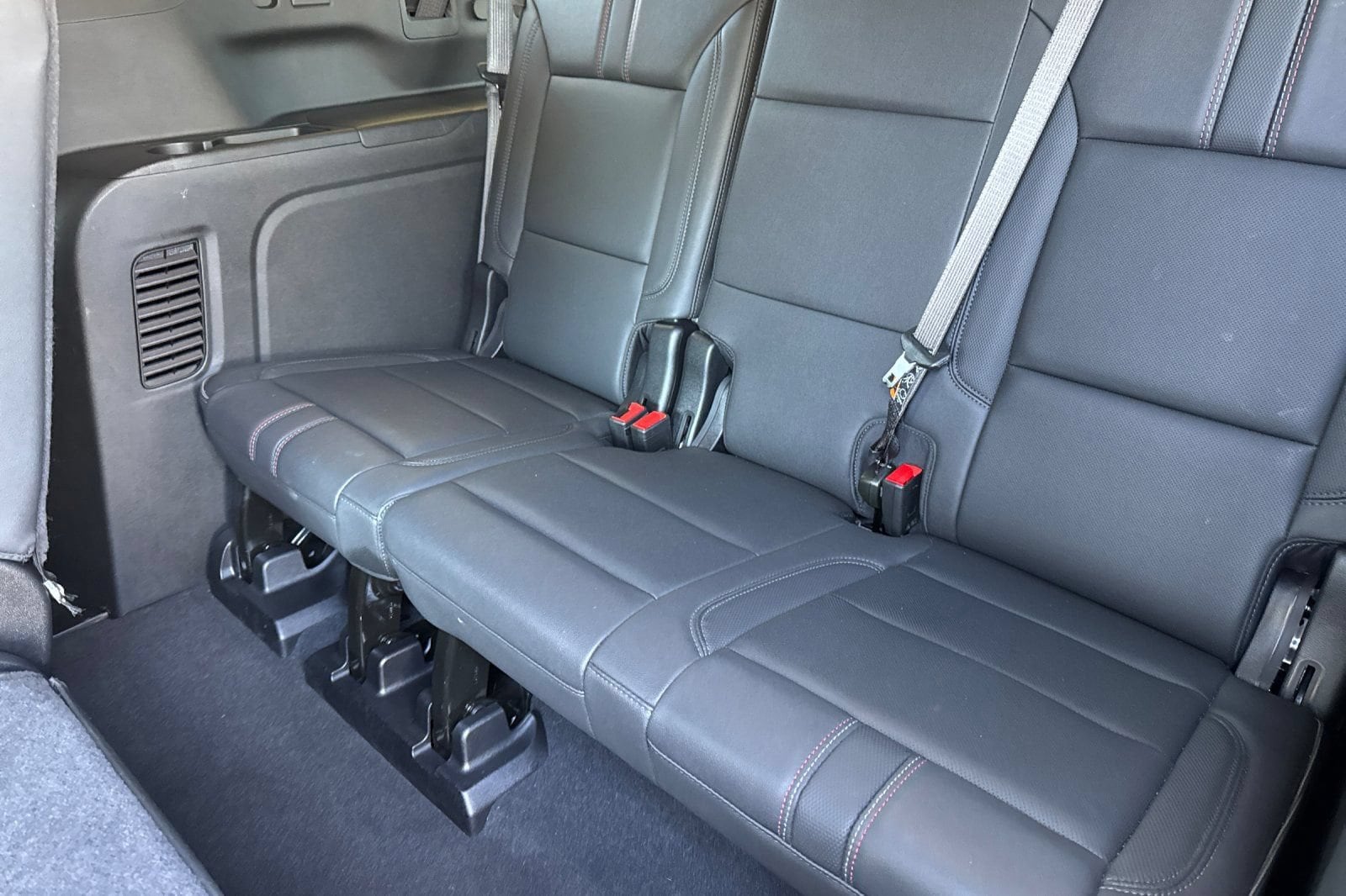 2026 Chevrolet Suburban RST - Photo 16