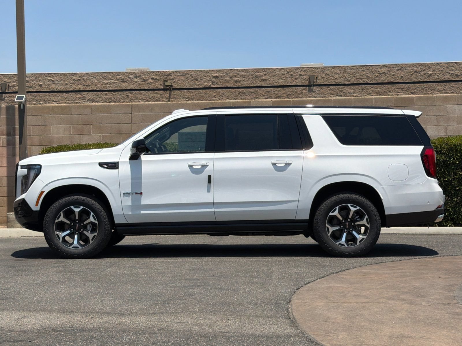 2026 GMC Yukon XL AT4 - Photo 6