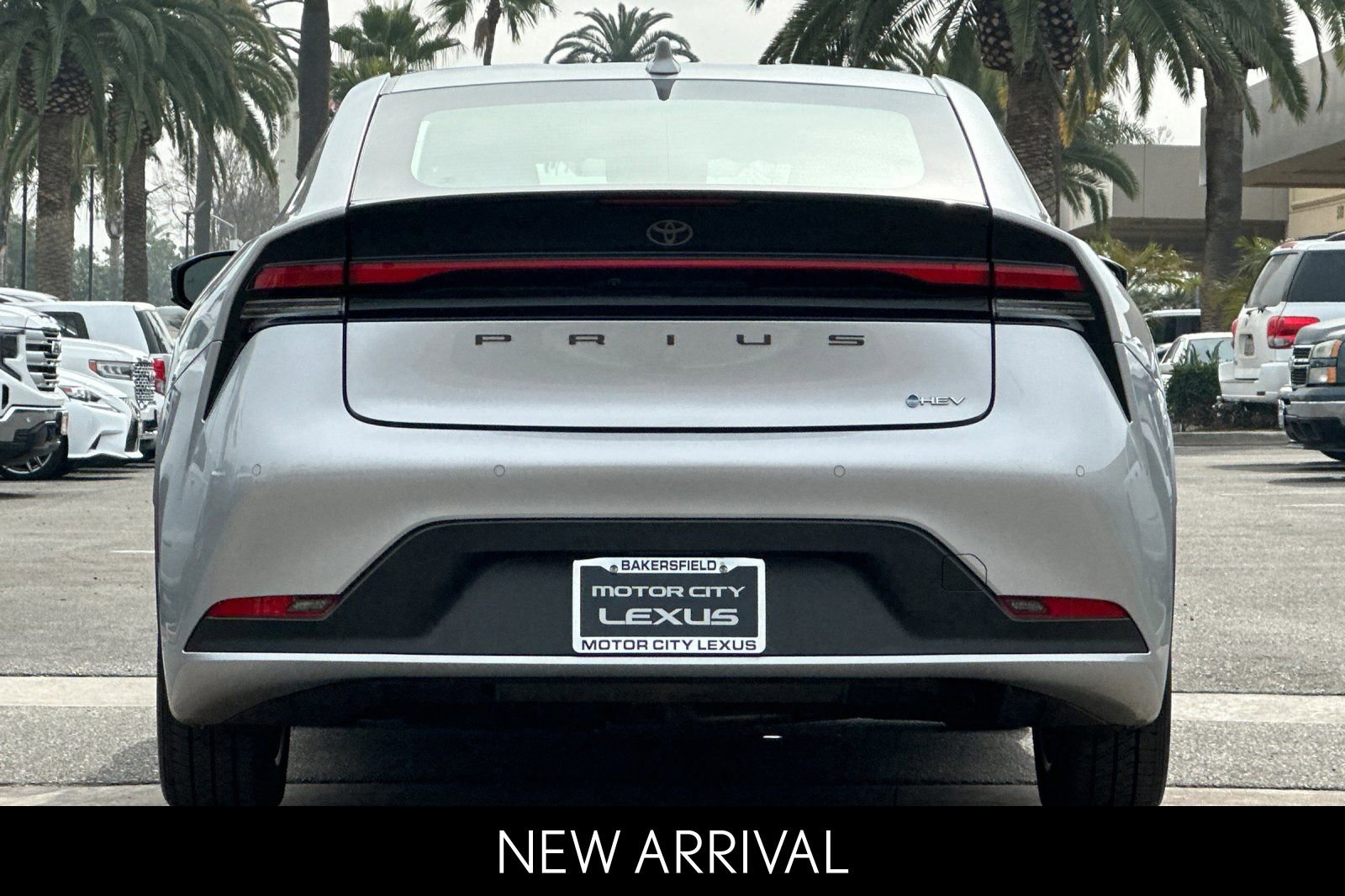 2025 Toyota Prius LE photo 4