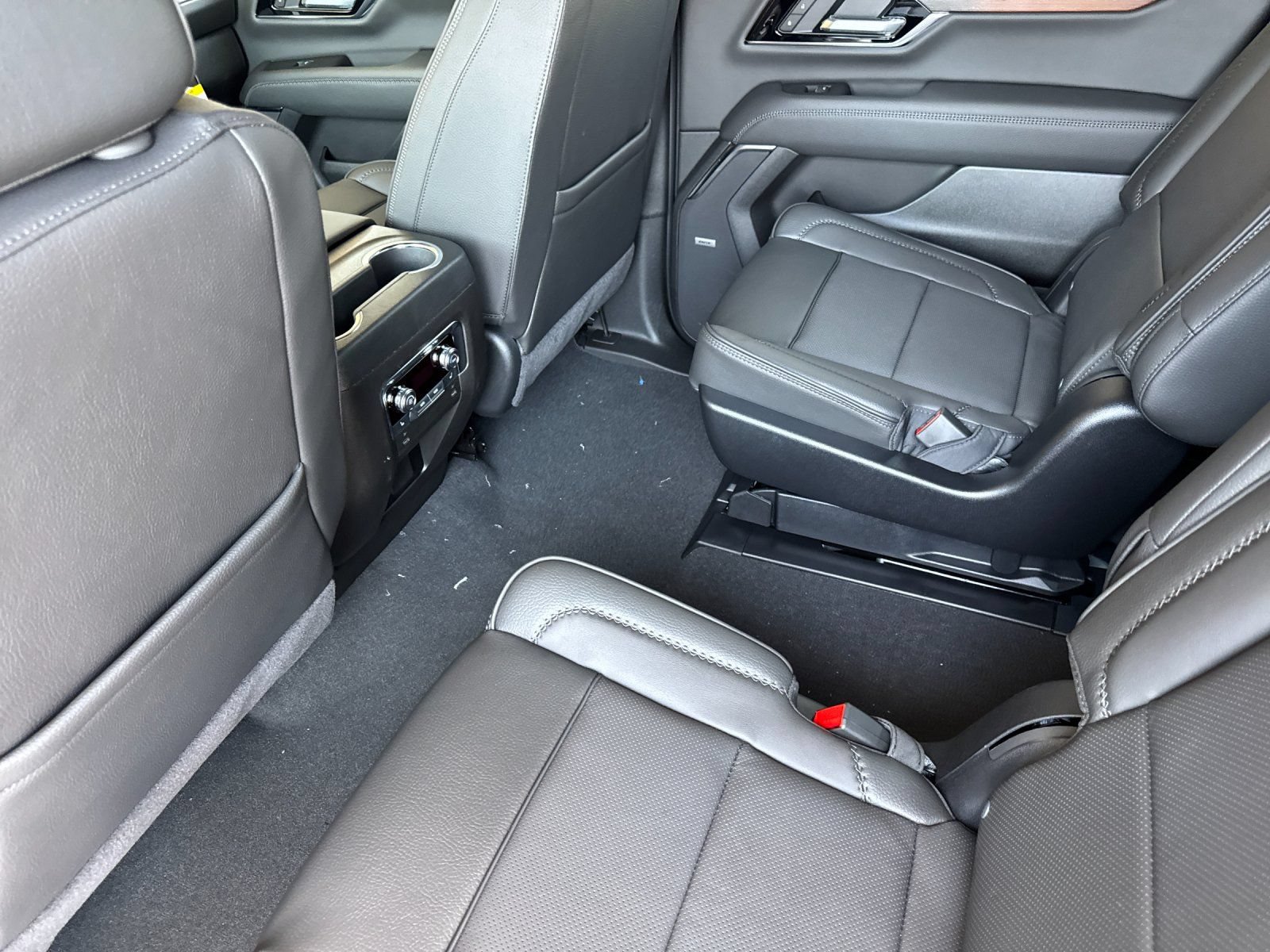 2026 GMC Yukon XL Denali - Photo 11
