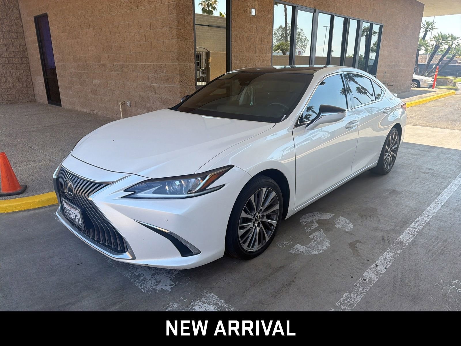 2021 Lexus ES 350 350's photo