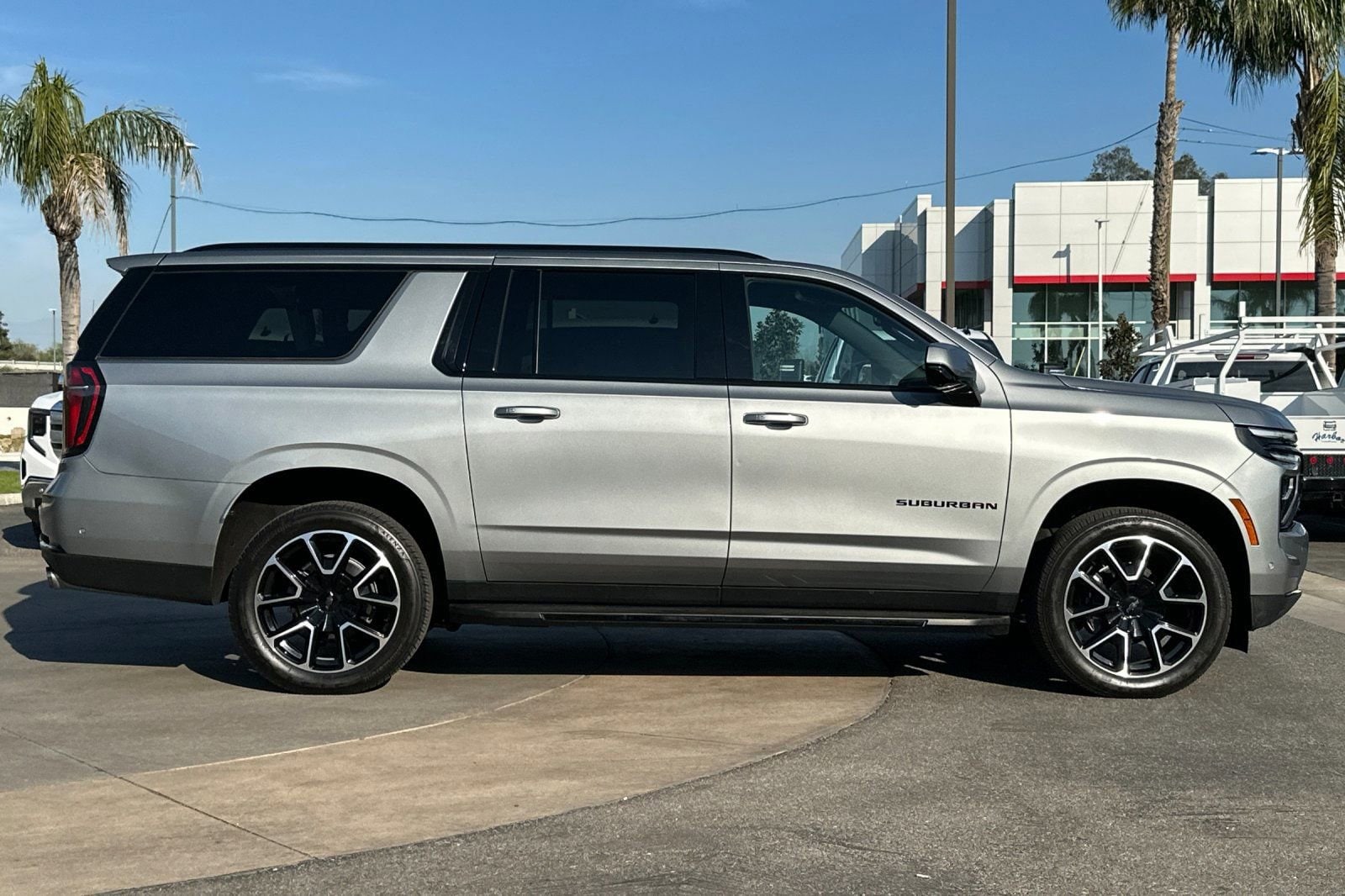 2025 Chevrolet Suburban RST photo 2