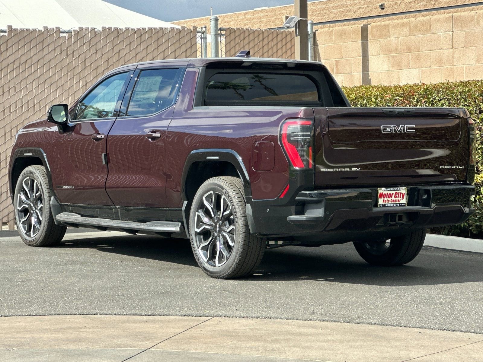 2025 GMC Sierra EV Denali - Photo 6