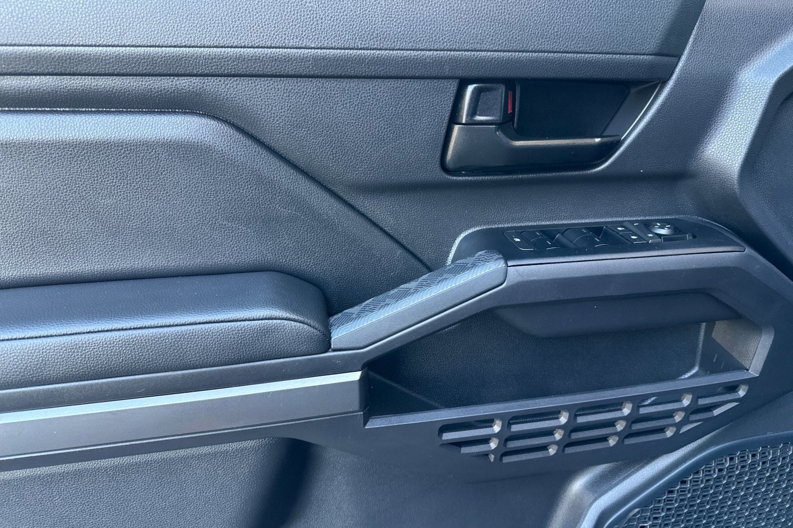 2024 Toyota Tacoma SR5 - Photo 11