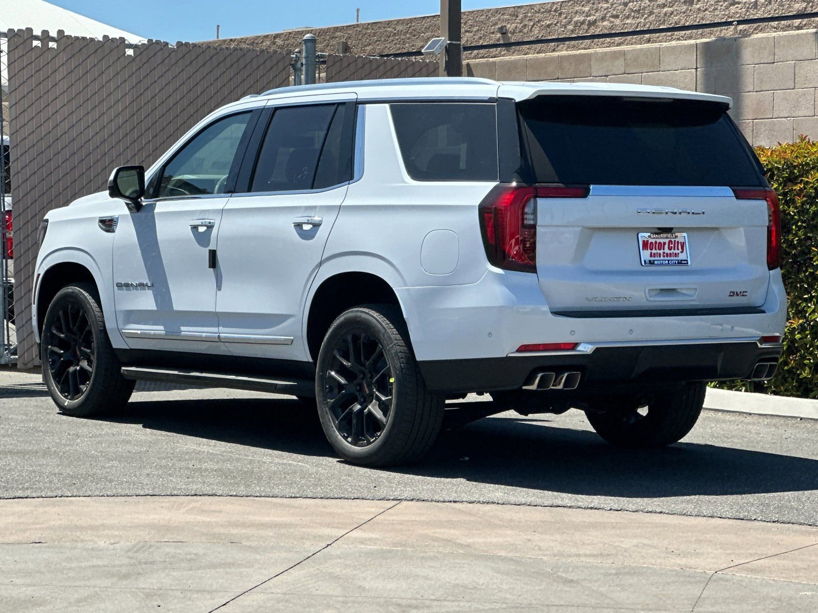 2026 GMC Yukon Denali - Photo 6