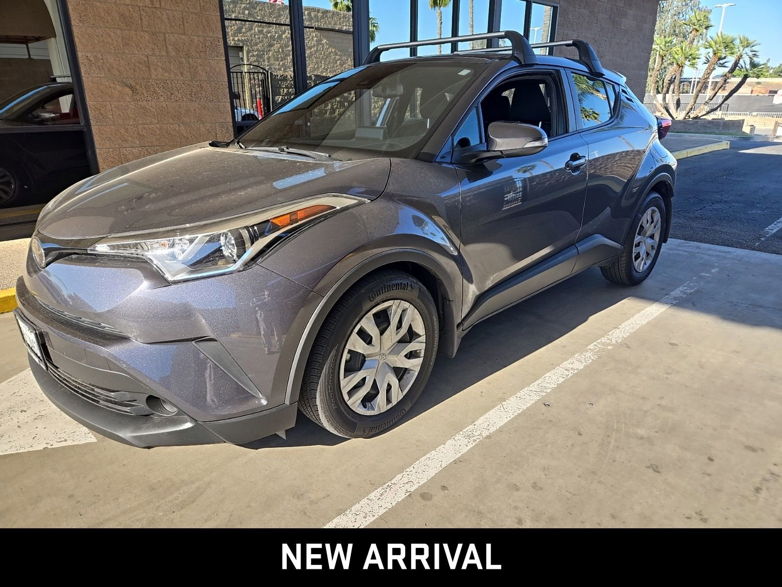 2019 Toyota C-HR LE's photo