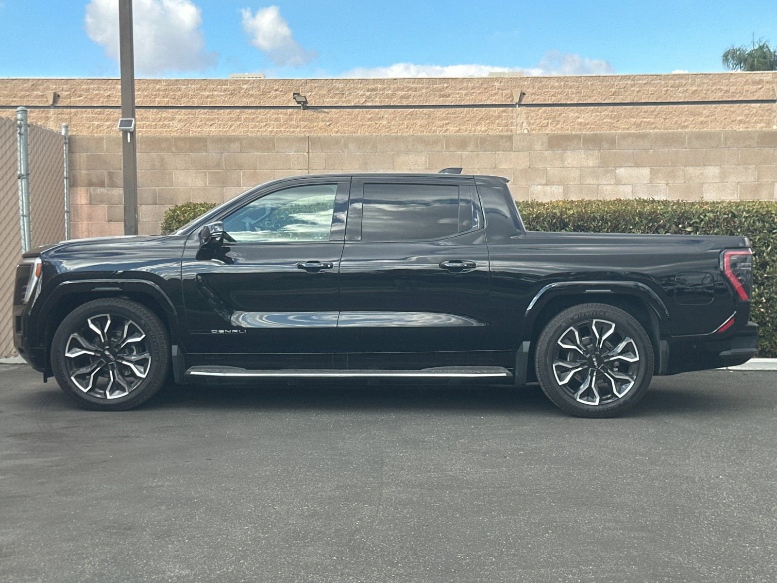 2025 GMC Sierra EV Denali - Photo 7
