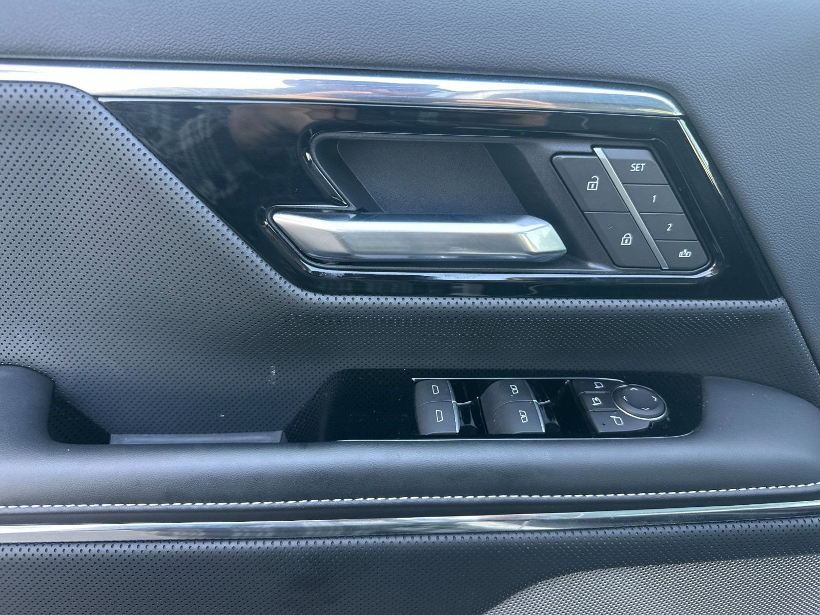 2025 GMC Sierra EV Denali - Photo 10