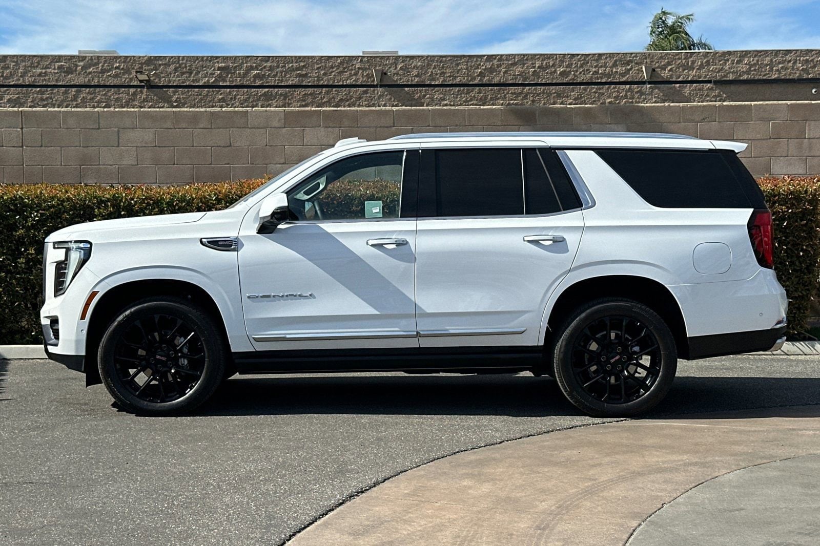2026 GMC Yukon Denali - Photo 7