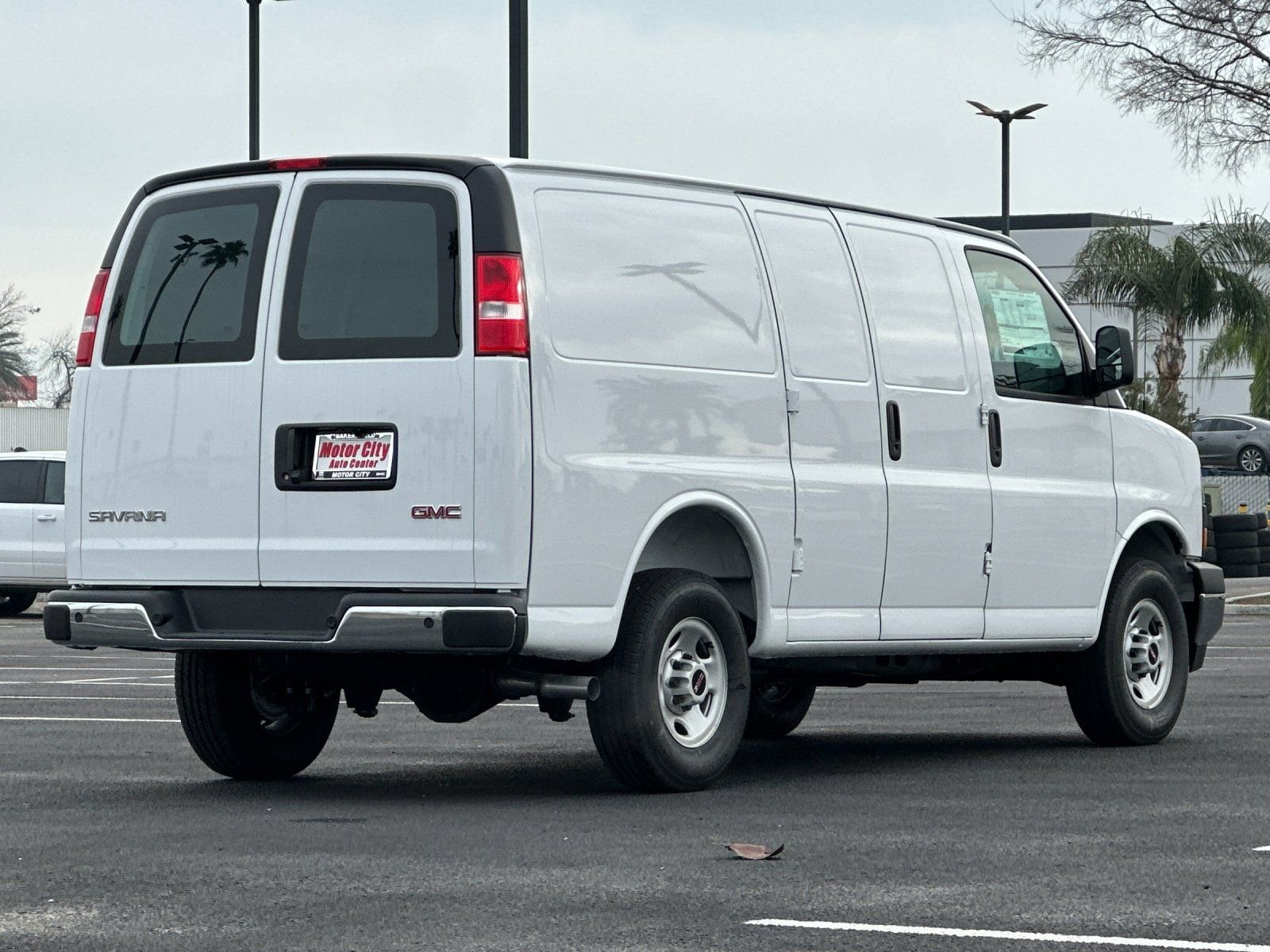 2025 GMC Savana Cargo Work Van photo 2
