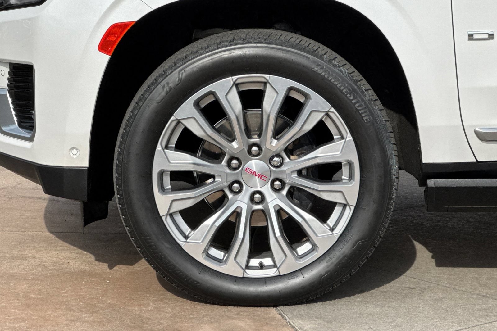 2024 GMC Yukon XL Denali - Photo 29