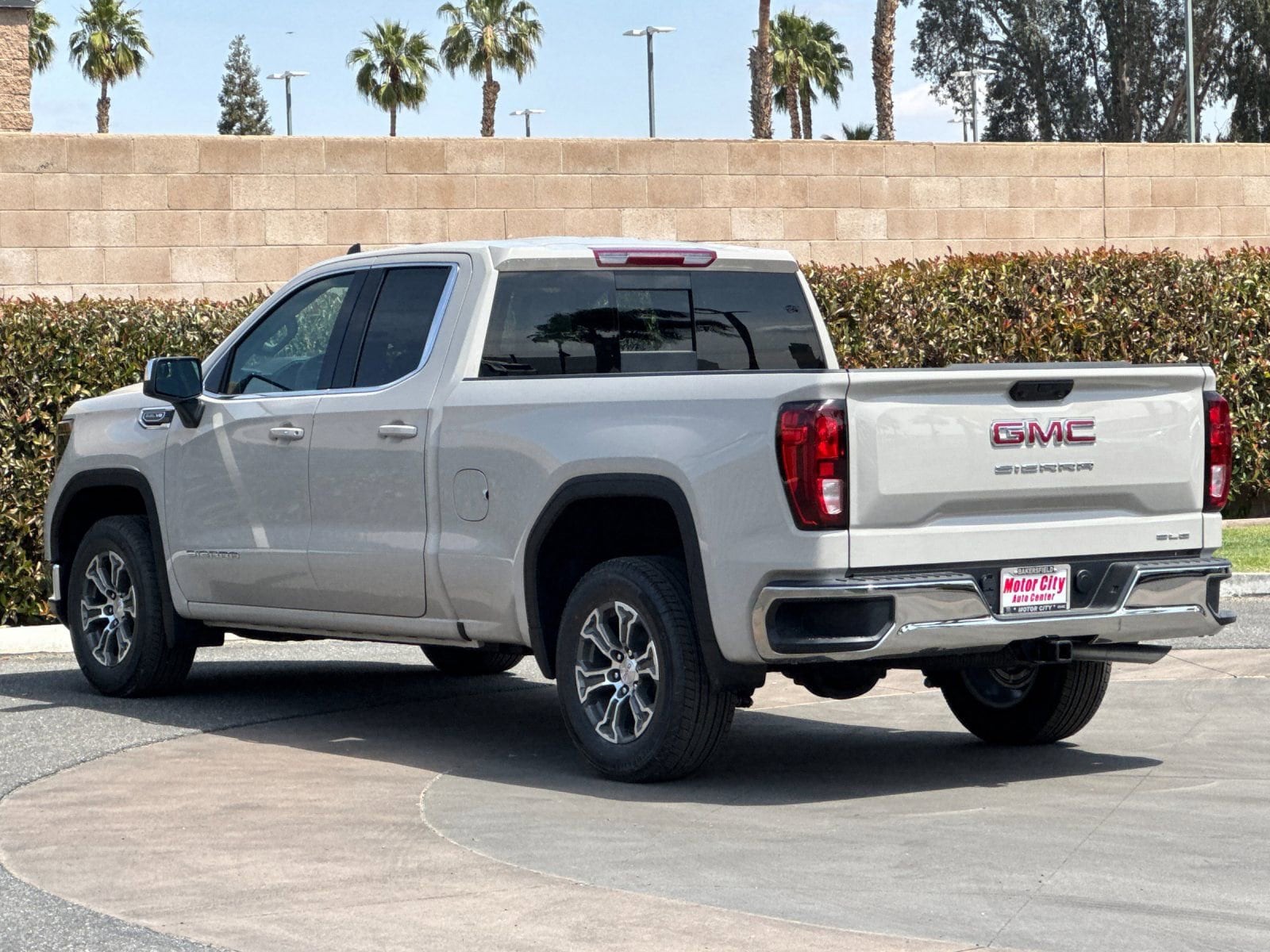 2026 GMC Sierra 1500 SLE photo 4