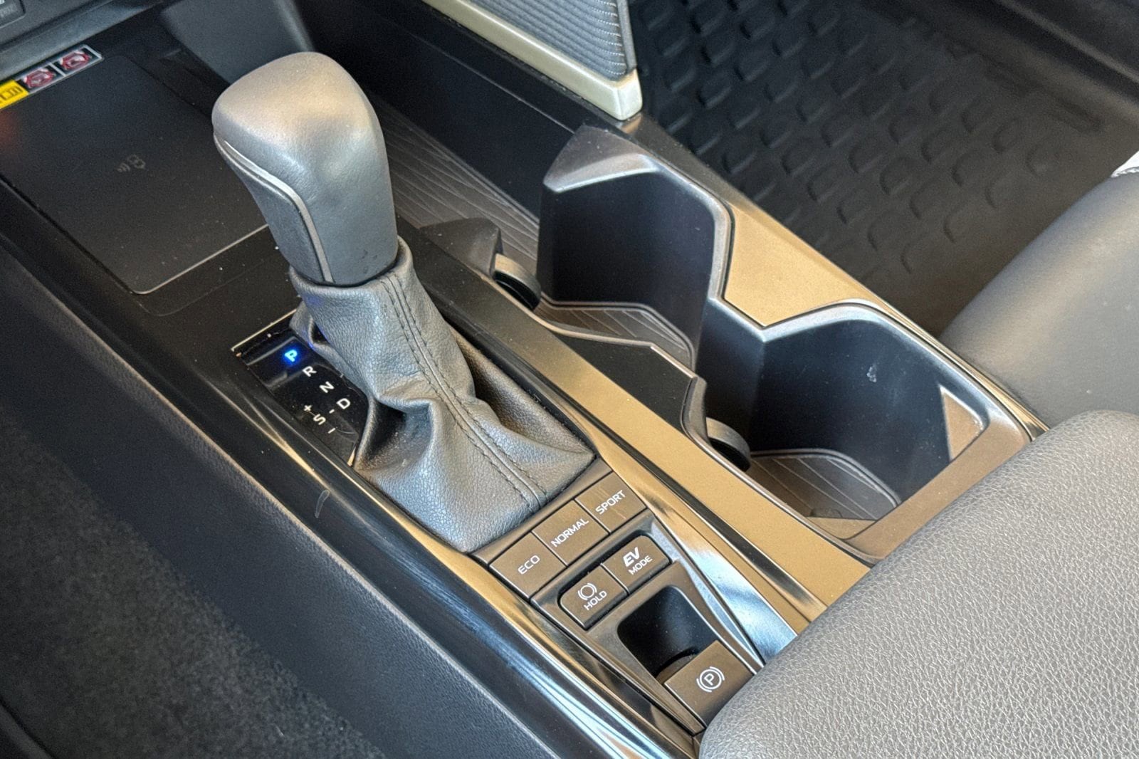 2026 Toyota Camry SE - Photo 21