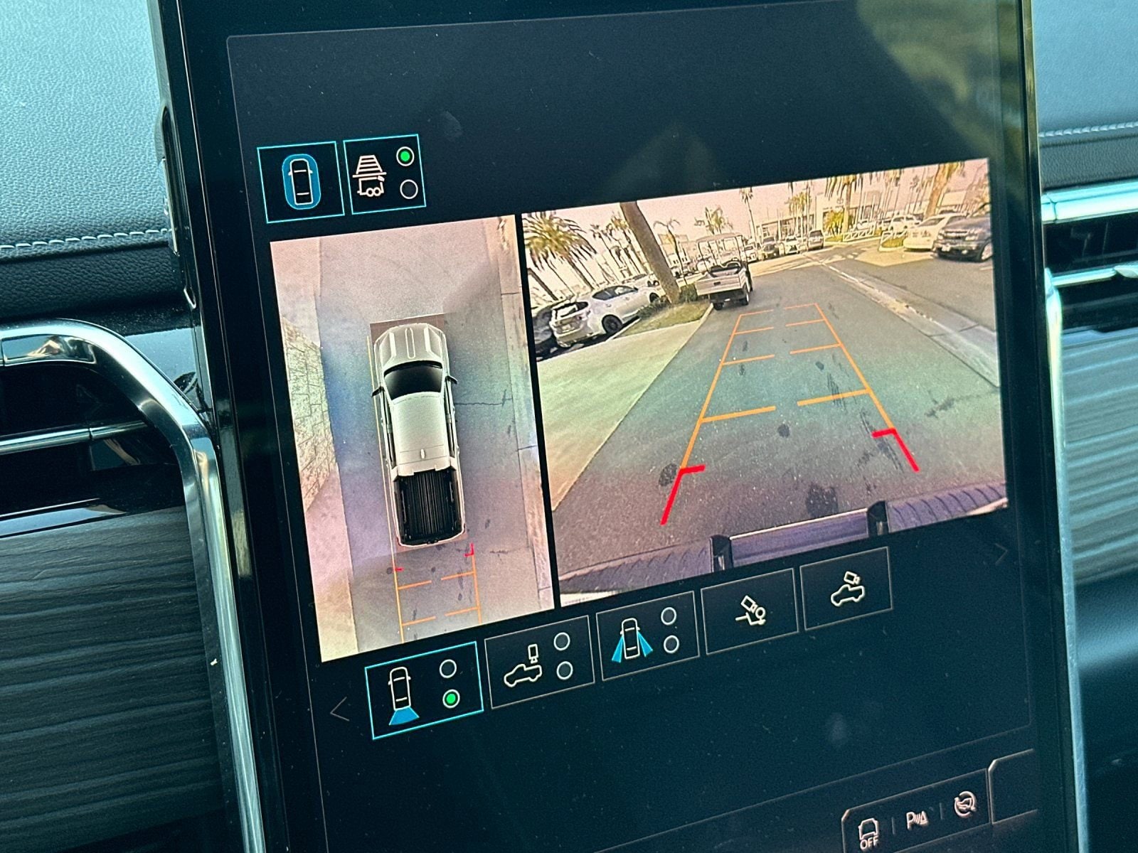 2025 GMC Sierra EV Denali - Photo 18