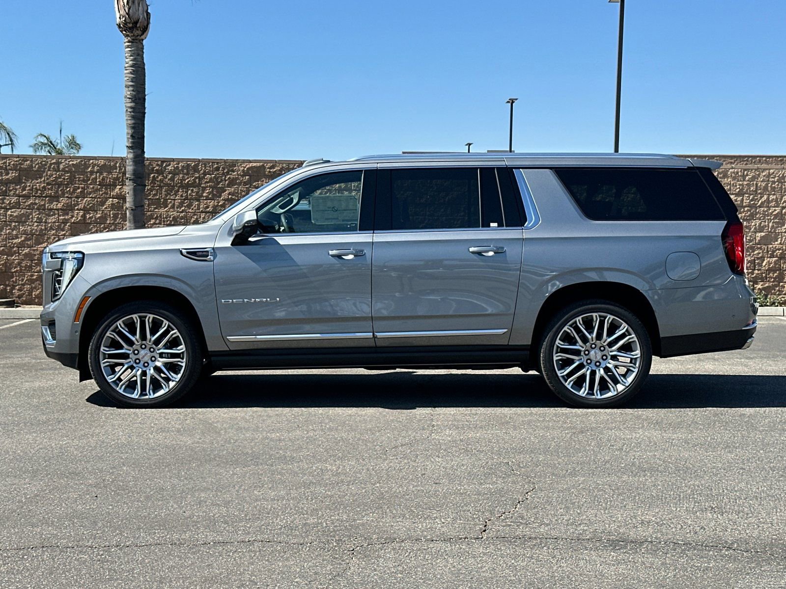 2026 GMC Yukon XL Denali - Photo 6