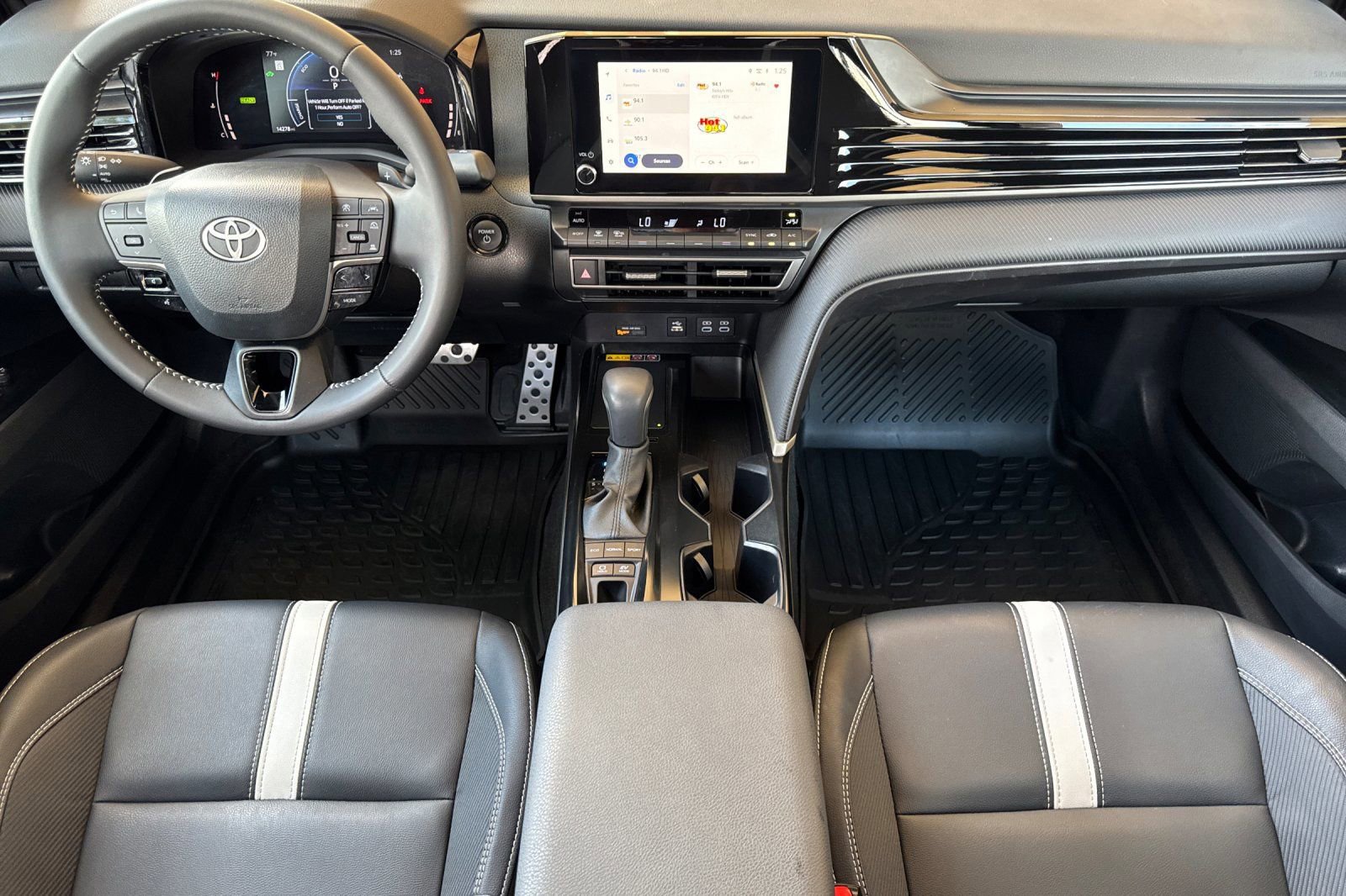 2026 Toyota Camry SE - Photo 14