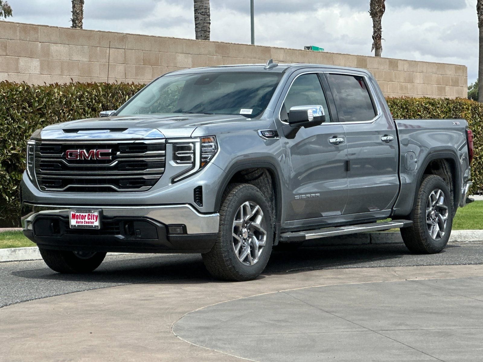 2026 GMC Sierra 1500 SLT photo 6