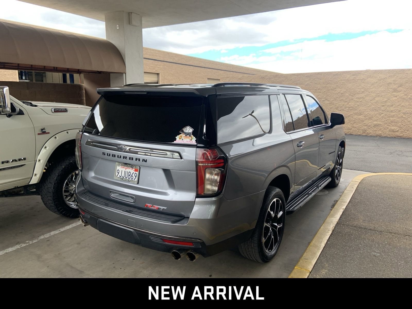 2022 Chevrolet Suburban RST photo 4