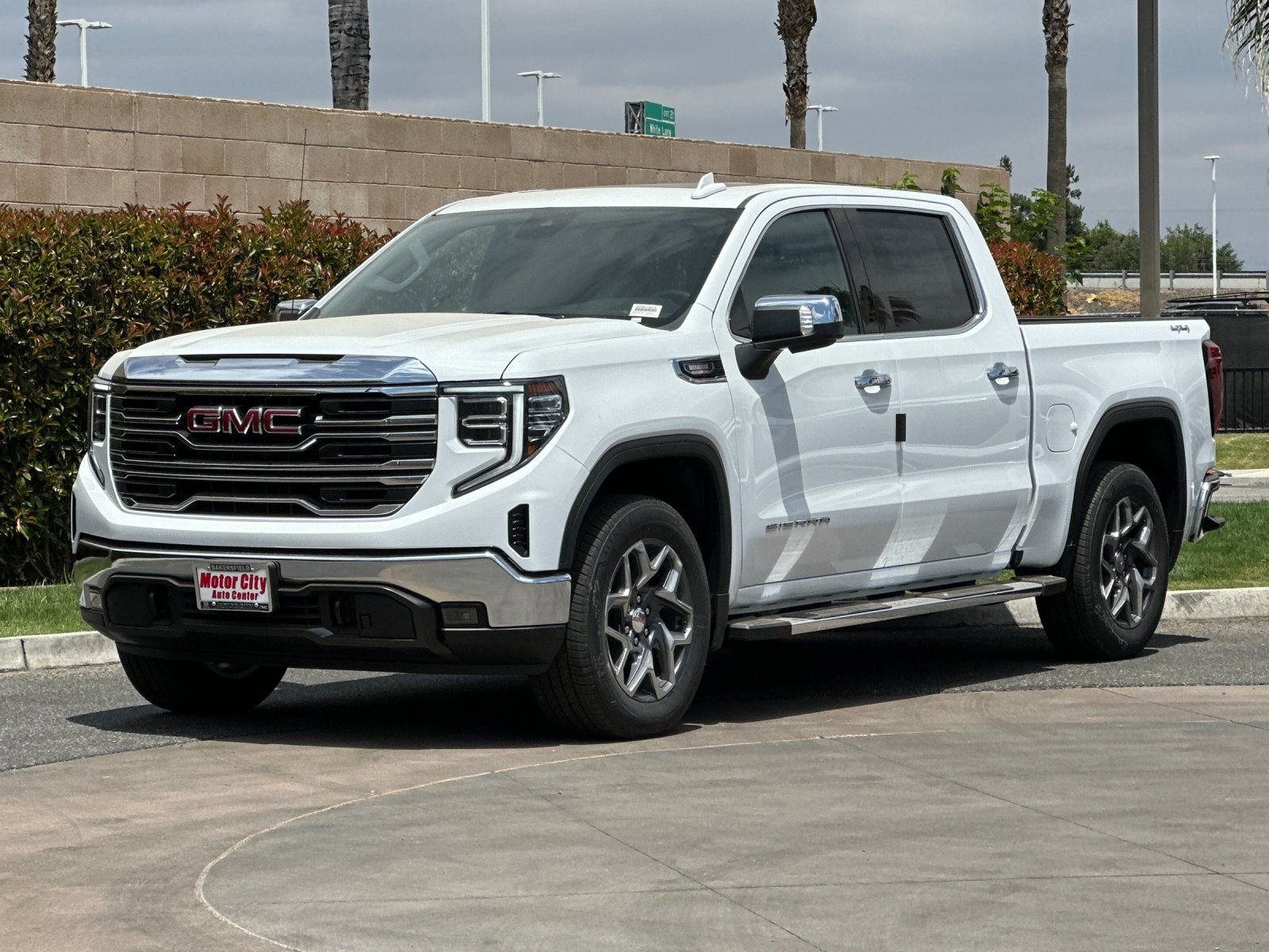2026 GMC Sierra 1500 SLT - Photo 7