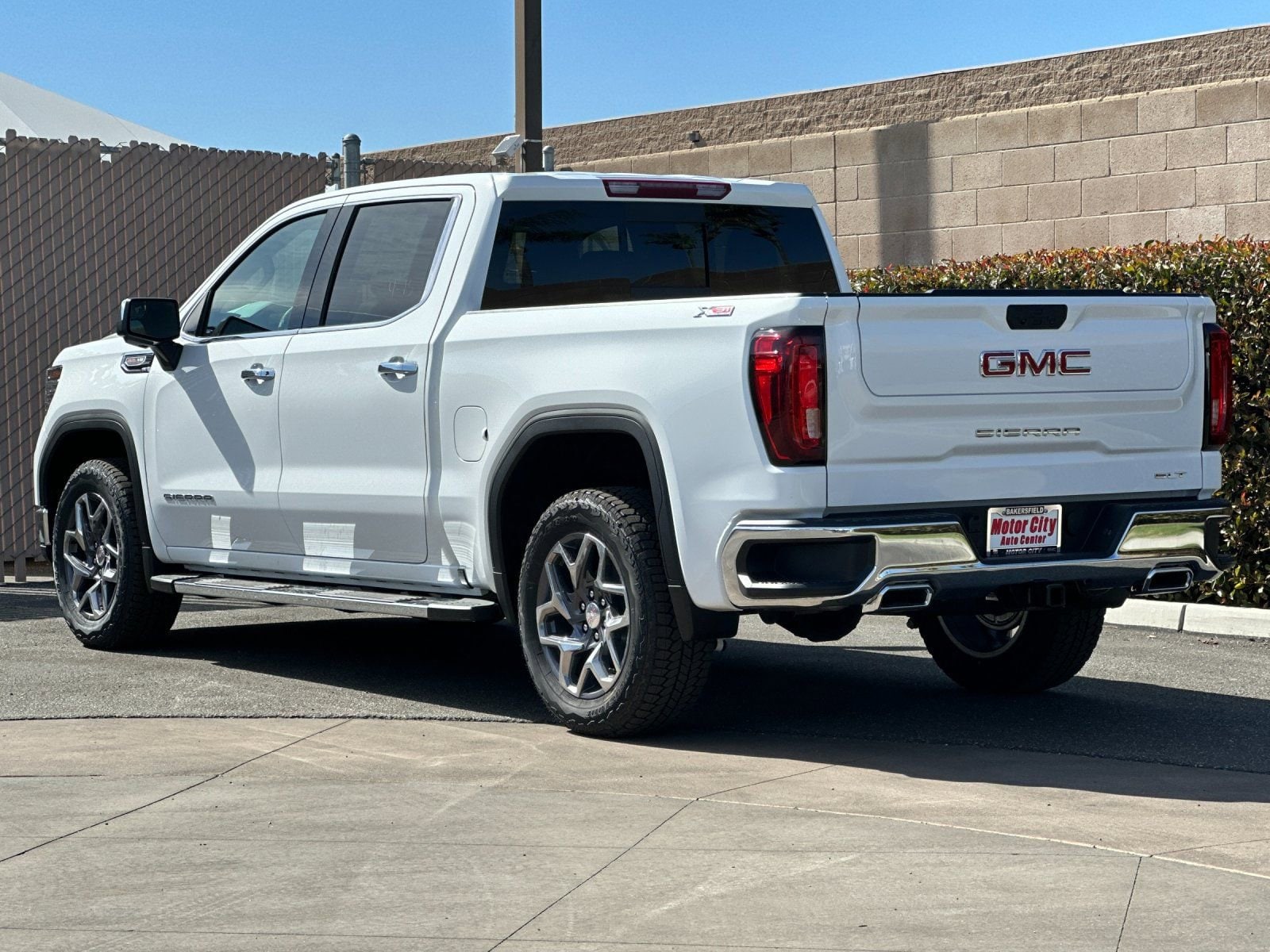 2026 GMC Sierra 1500 SLT photo 4