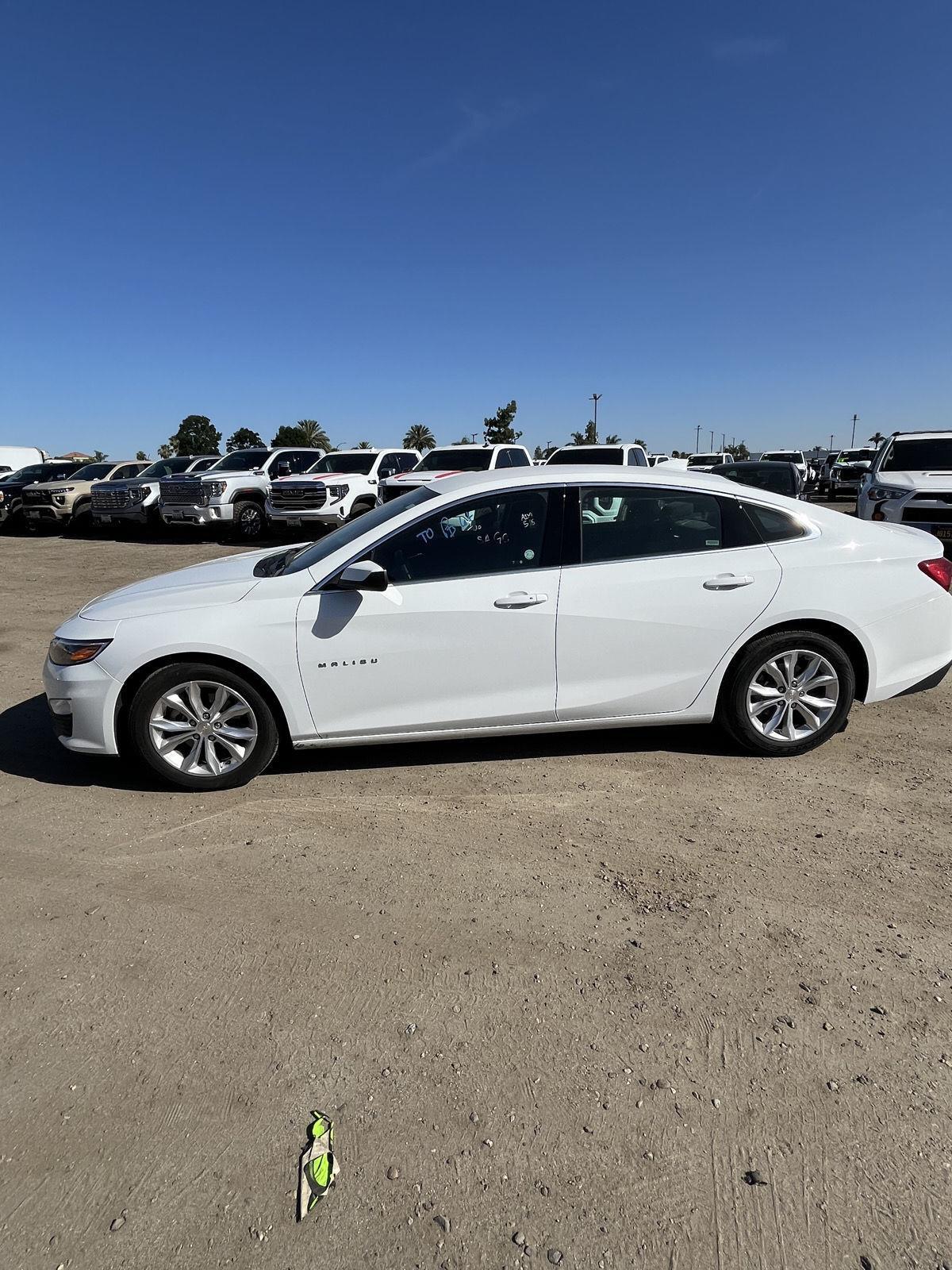 2023 Chevrolet Malibu 1LT photo 2