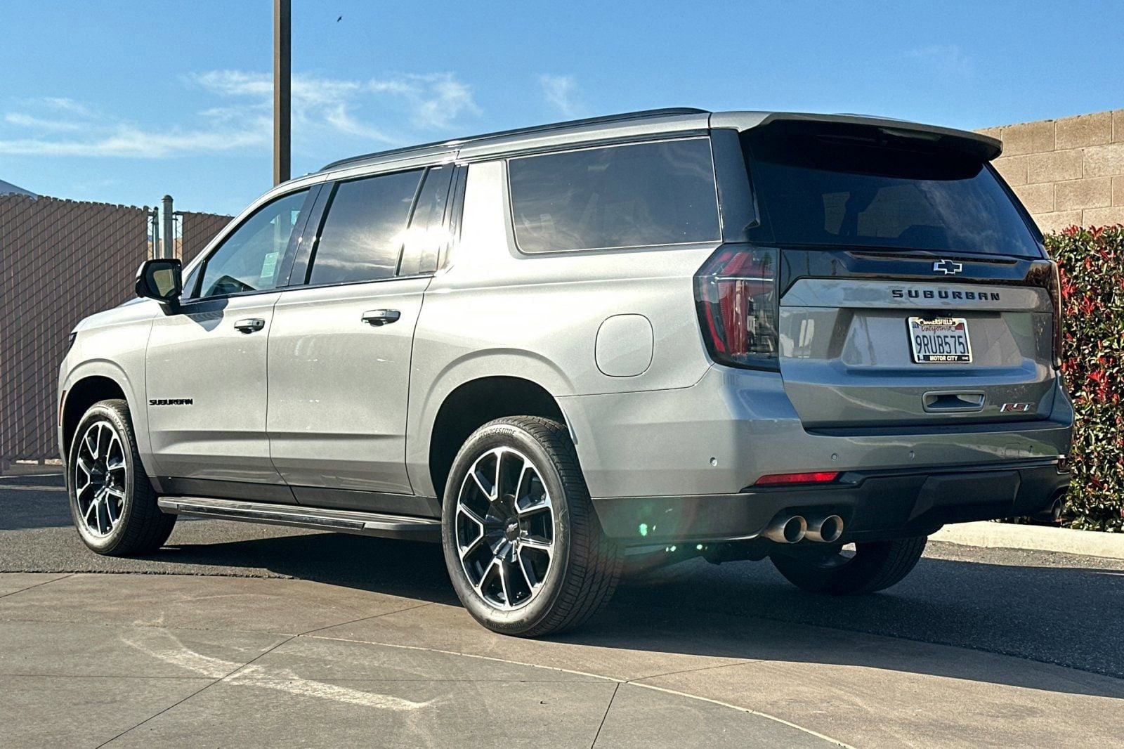 2025 Chevrolet Suburban RST photo 5