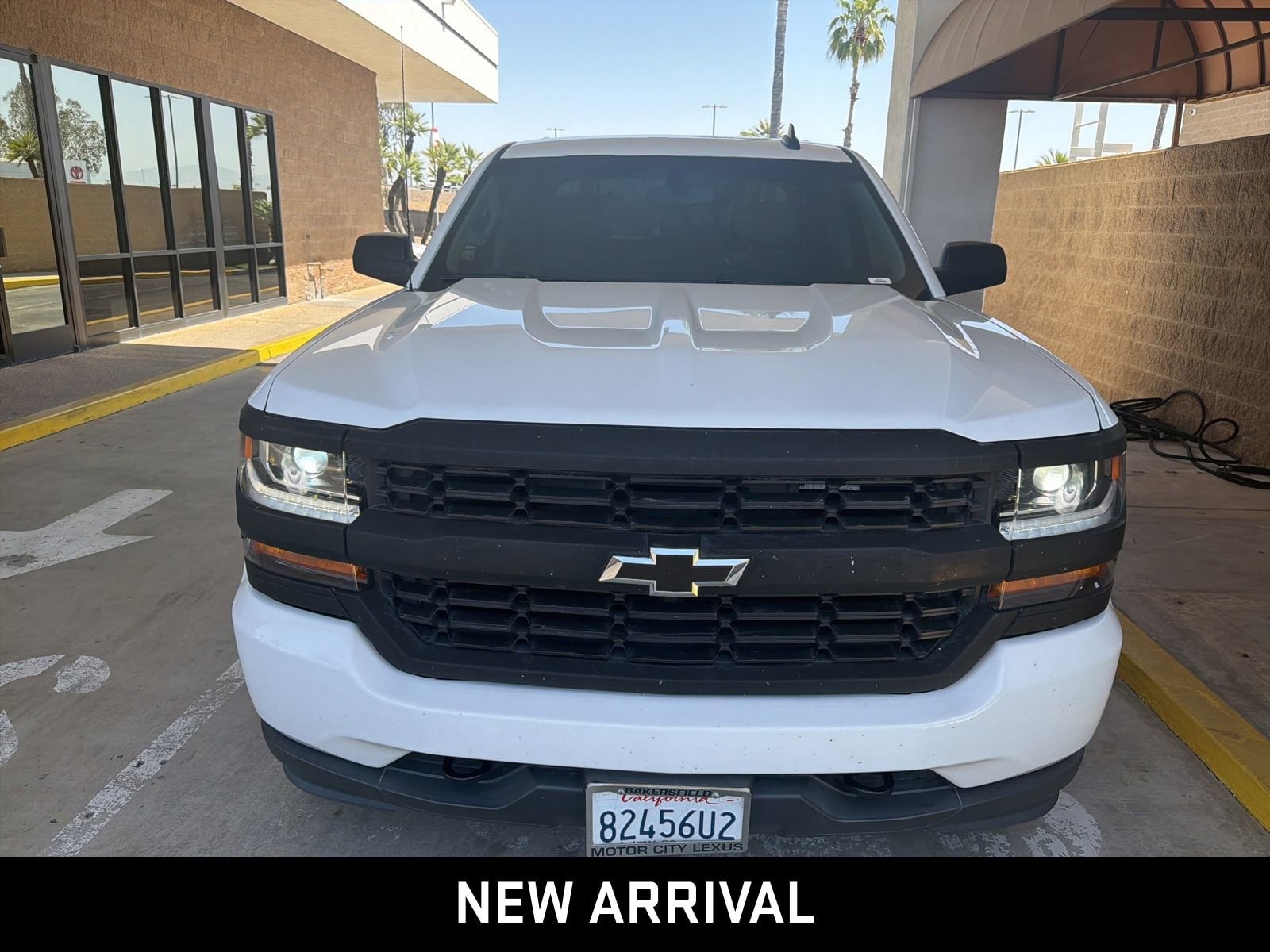 2018 Chevrolet Silverado 1500 Custom photo 2