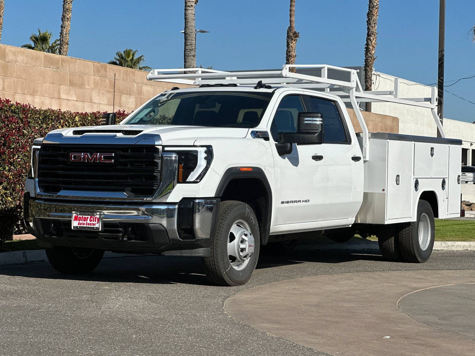 2025 GMC Sierra 3500 Chassis Cab Pro - Photo 7