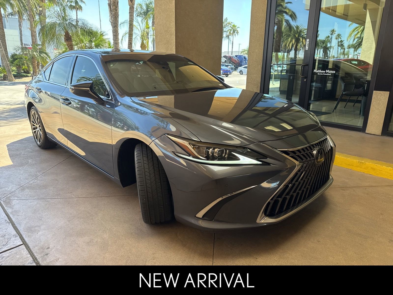 2023 LEXUS ES ES 300h photo 2