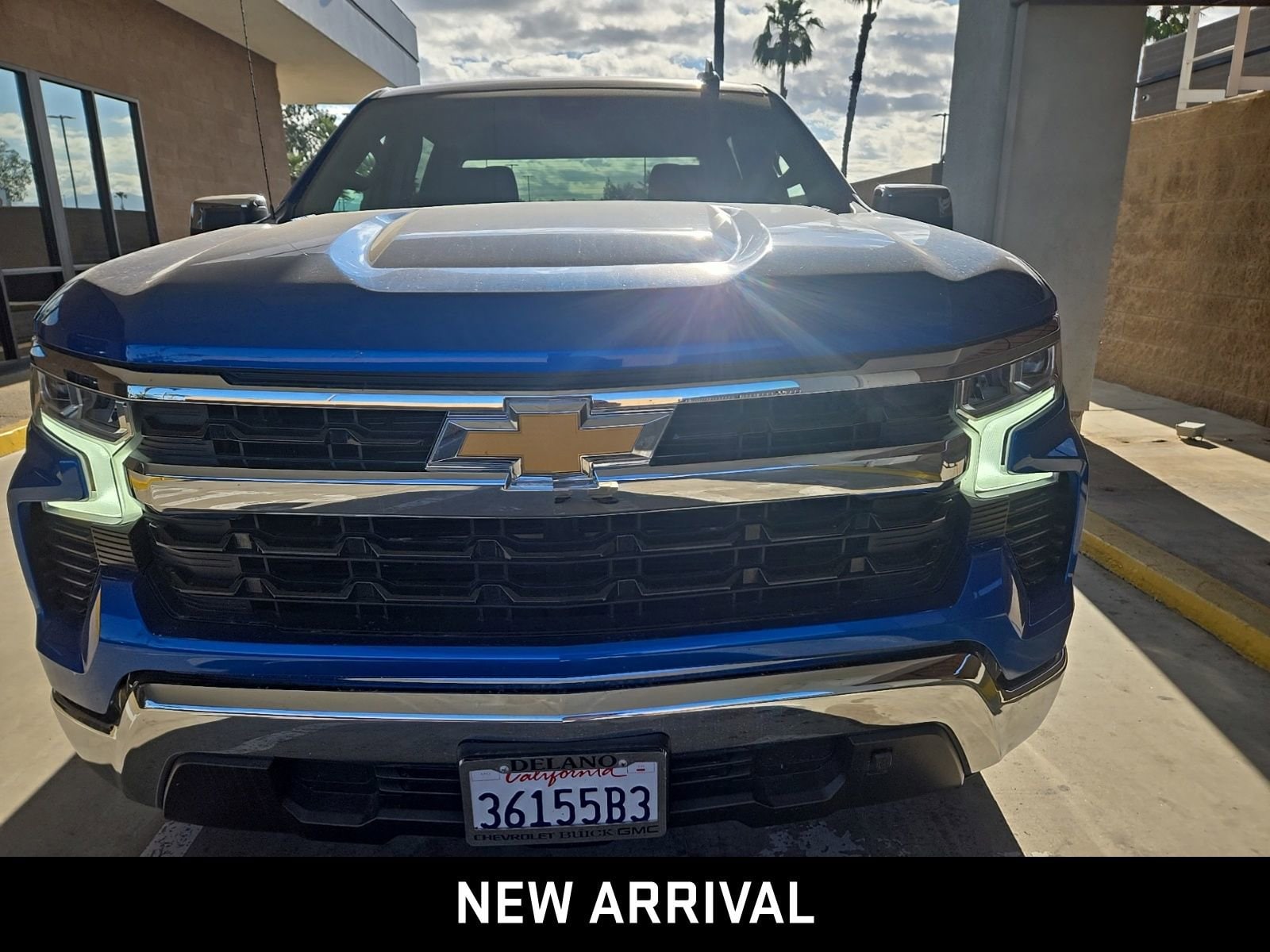 2023 Chevrolet Silverado 1500 LT photo 2