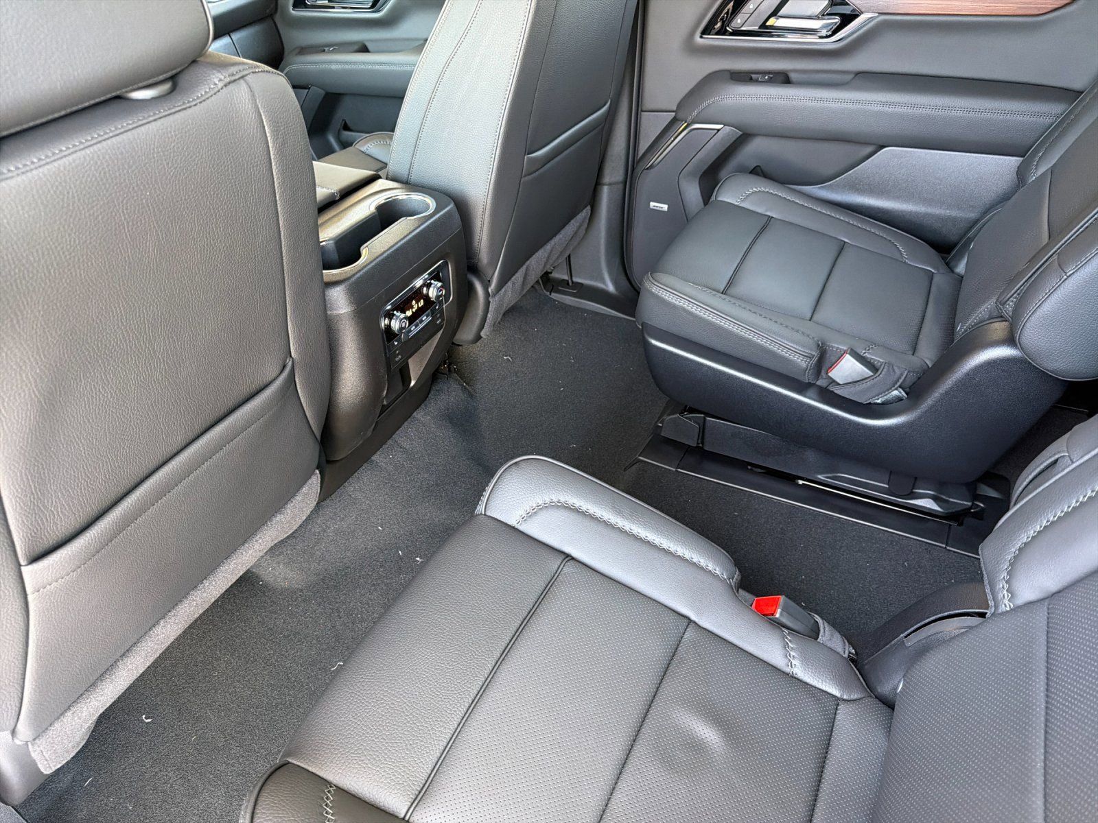 2026 GMC Yukon XL Denali - Photo 12