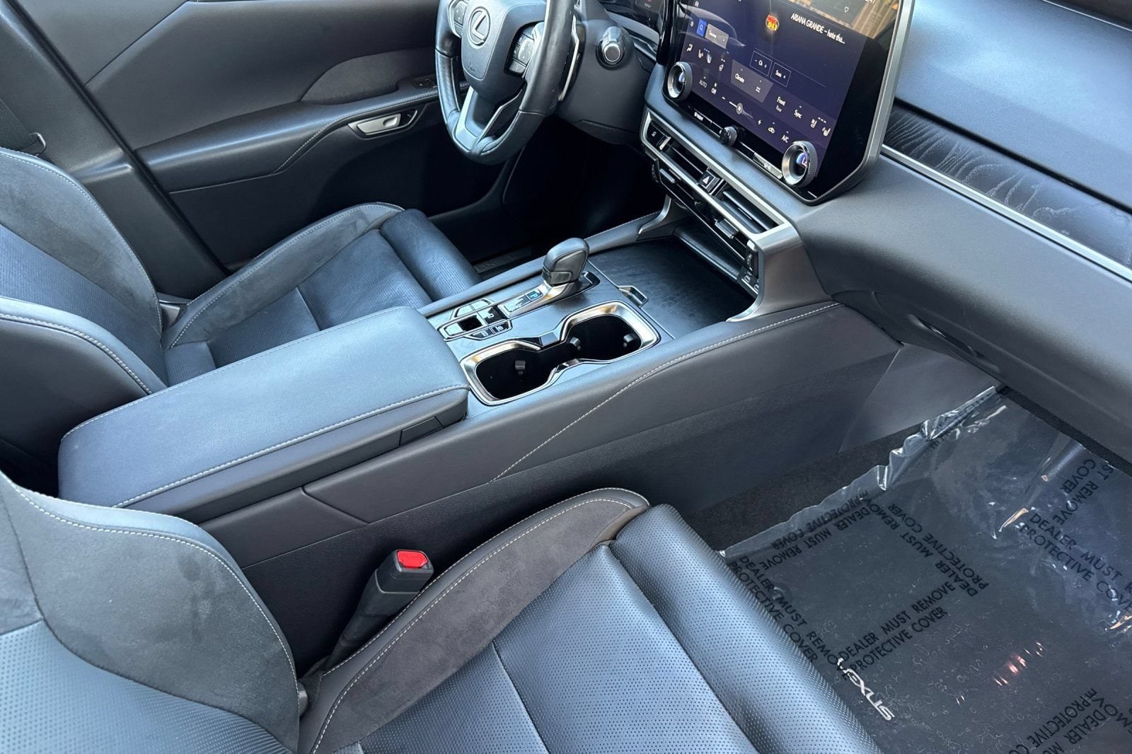 2024 Lexus RX PHEV 450h+ - Photo 17