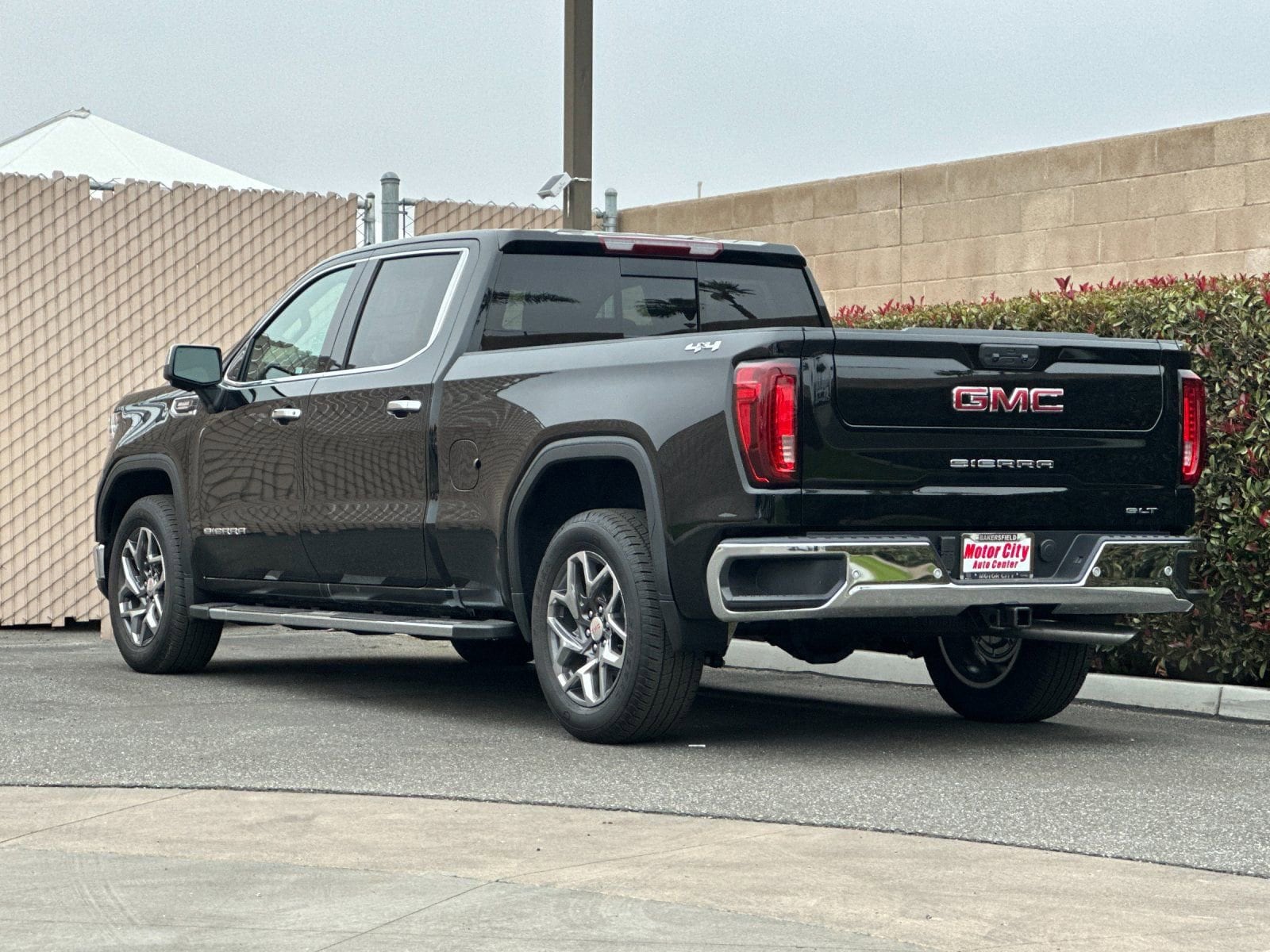 2026 GMC Sierra 1500 SLT photo 4