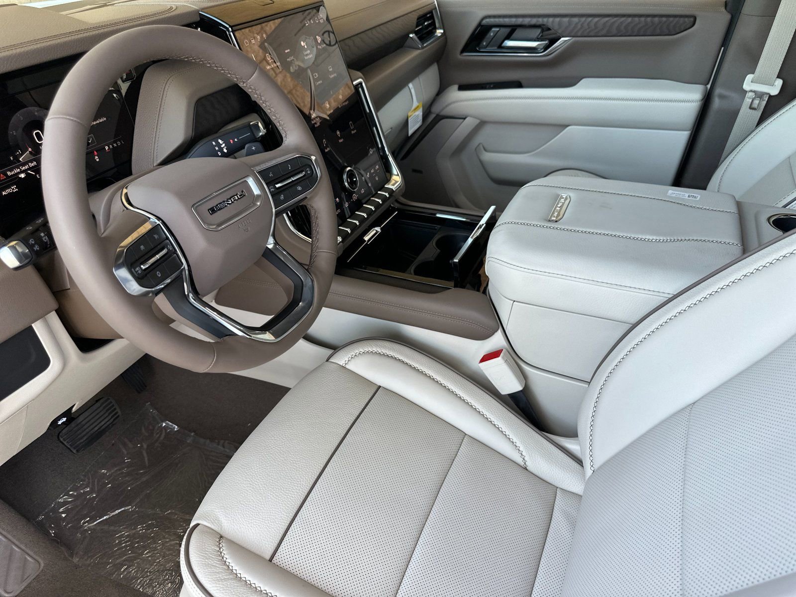 2026 GMC Yukon Denali - Photo 10