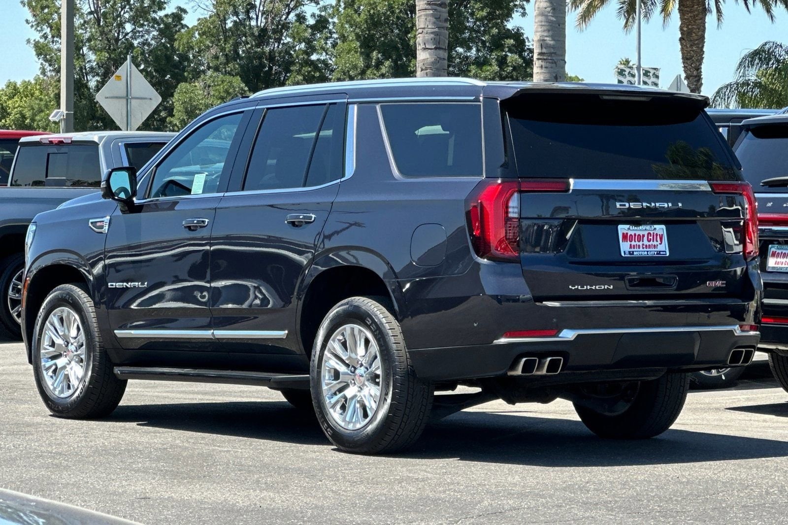 2025 GMC Yukon Denali - Photo 6