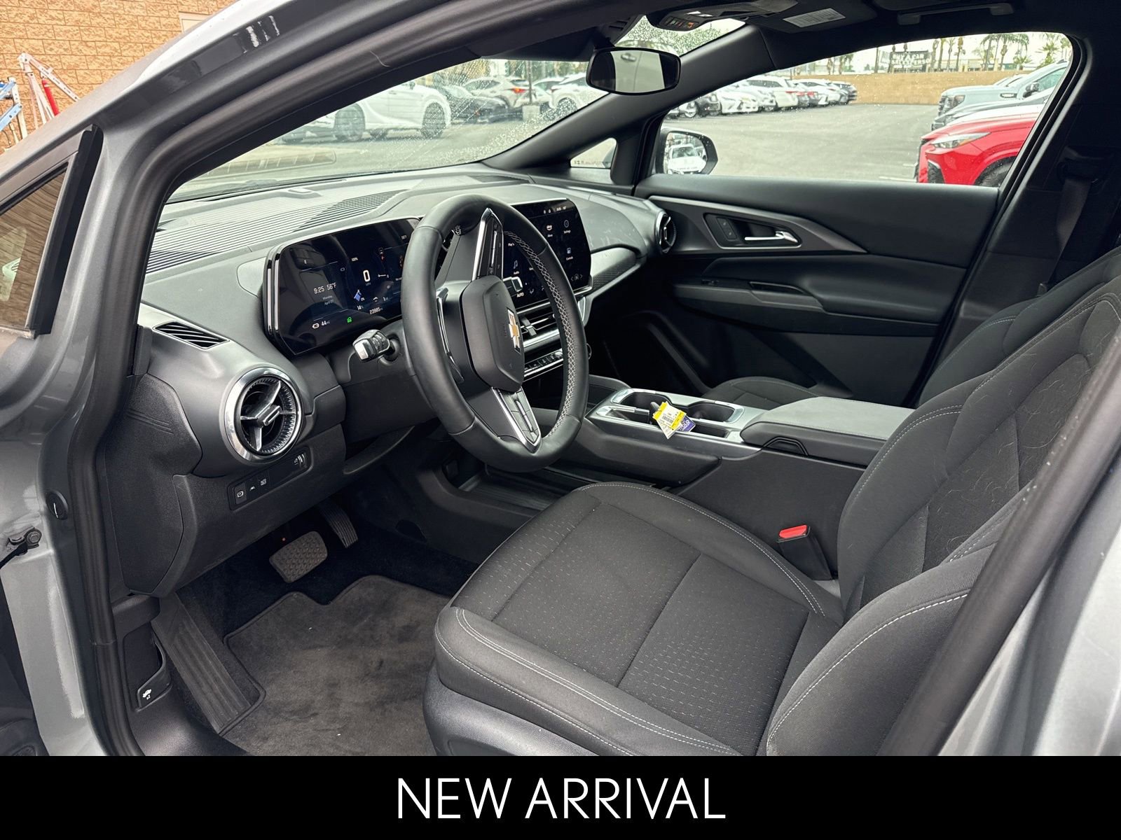 2025 Chevrolet Equinox EV LT photo 5