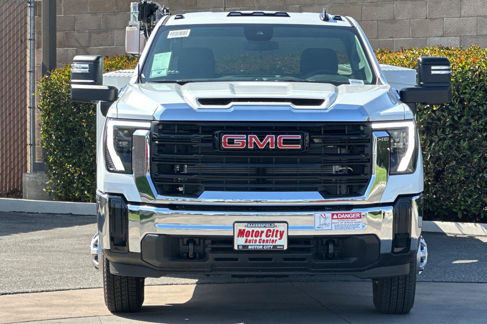 2025 Gmc Sierra 3500 HD Pro photo 2